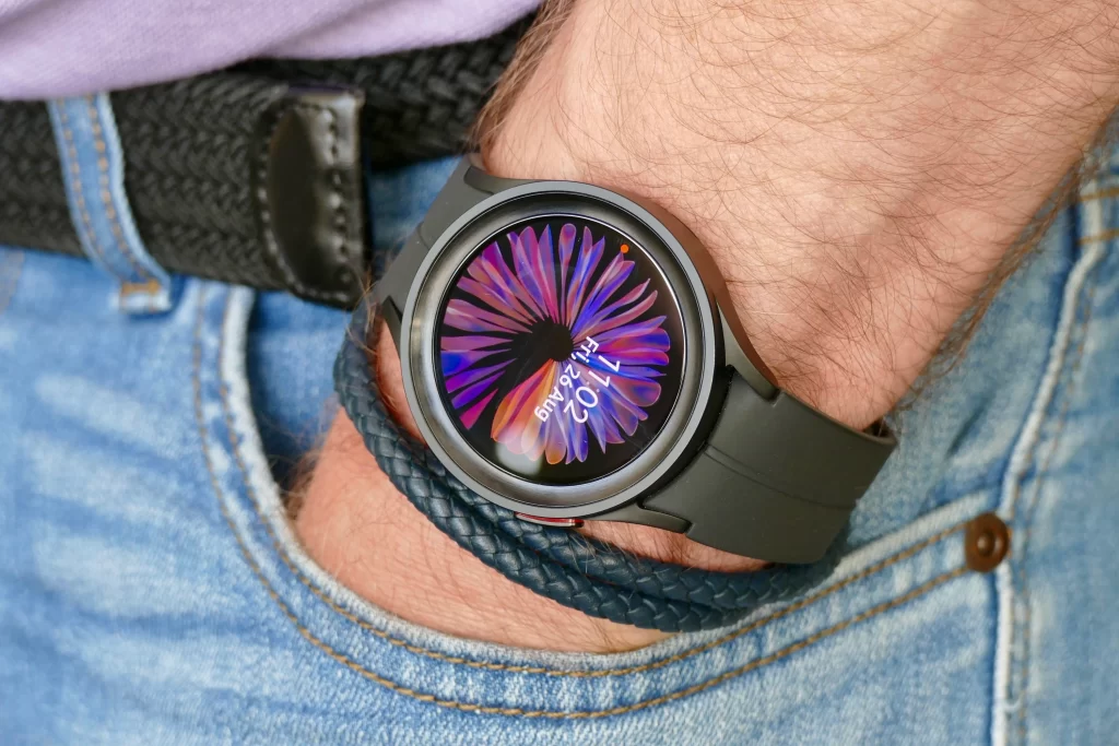 A modern and versatile smartwatch by Samsung, combining stylish design with advanced features for a connected lifestyle.